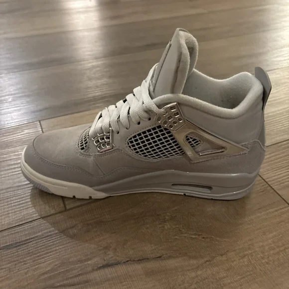 Gray Air Jordan 4 Sneakers ‘frozen moments’